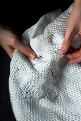 weisse flottungen mit haenden